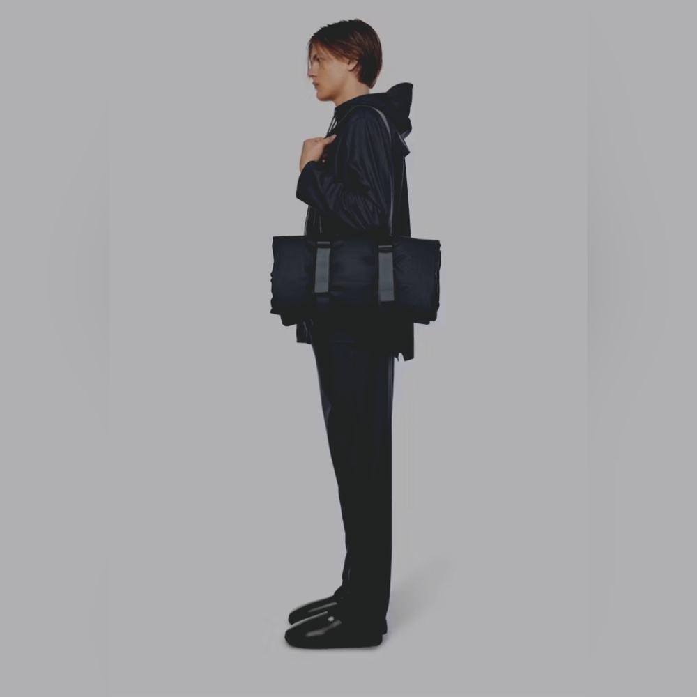 NWT Rains Waterproof Blanket Navy $125 retail